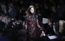 Vestido con transparencias de Elie Saab en el desfile Paris Fashion Week otoño/invierno 2016/2017
