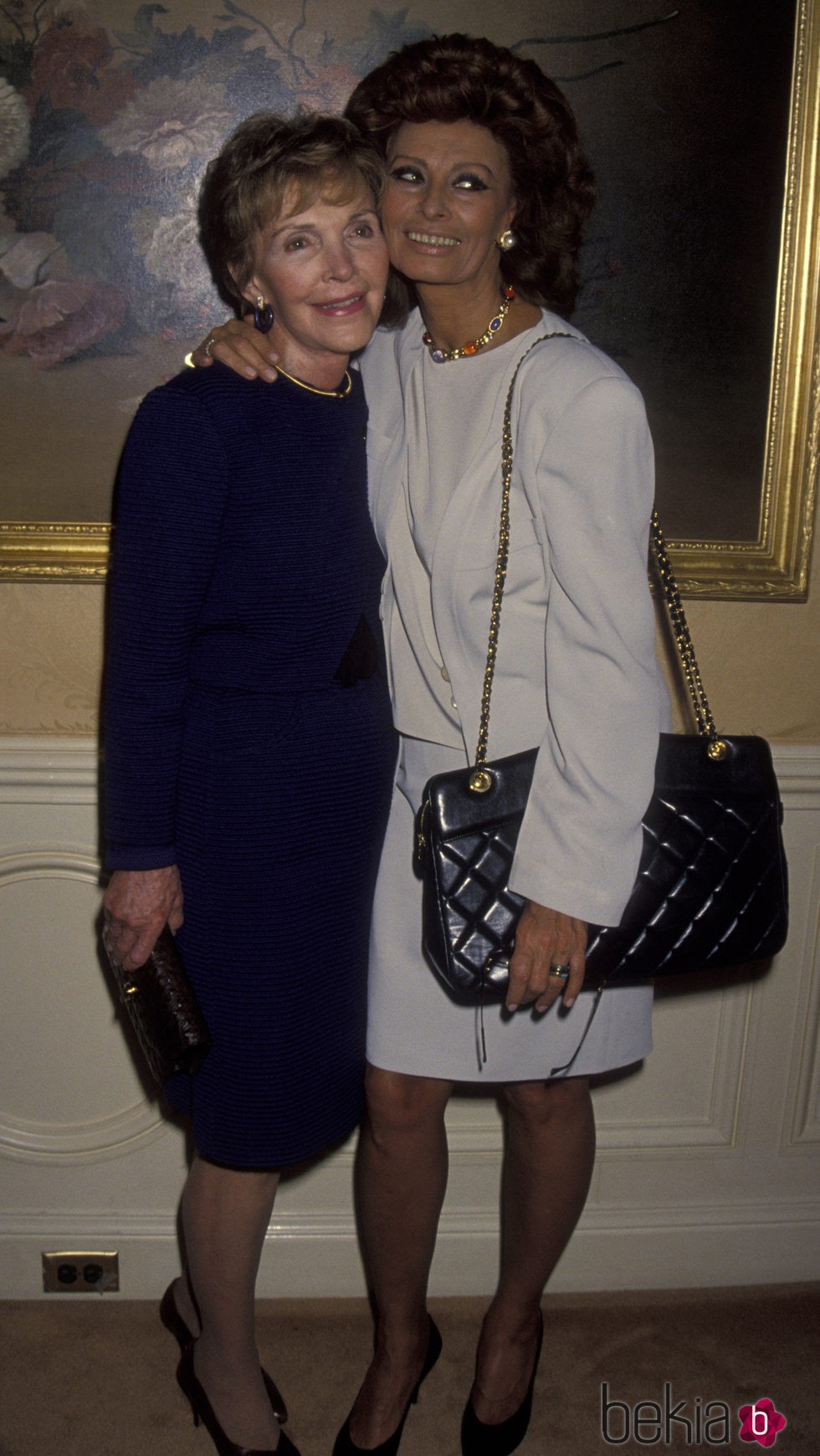 Nancy Reagan y Sophia Loren en el hotel Beverly Wilshire en Beverly Hills