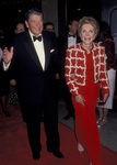 Nancy Reagan junto al presidente Donald Reagan durante el estreno de 'Sunset Blvd' 