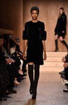 Vestido negro terciopelo de Givenchy en Paris Fashion Week otoño/invierno 2016/2017