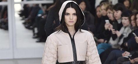 Kendall Jenner en el desfile de la colección otoño/invierno de Chanel en la Paris Fashion Week 2016