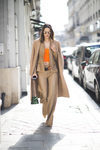Street Style de Alessandra Ambrosio por Paris durante la Semana de la Moda 