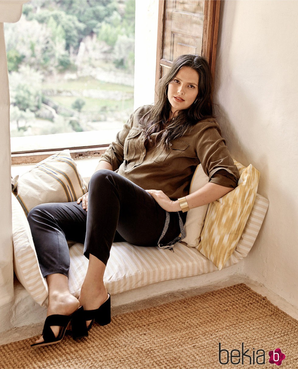 Candice Huffine en la campaña de primavera 2016 Violeta by Mango