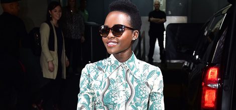 Lupita Nyong'O en las calles de Nueva York con colorido vestido 2016