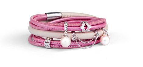 Brazalete fucsia de la colección primavera/verano 2016 de Jennifer Lopez para Endless Jewelry