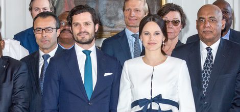 Los Príncipes Carlos Felipe y Sofia reciben a un grupo de embajadores de la ONU