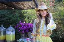 Vanesa Romero con un sombrero de la colección primavera/verano 2016 de Namdalay