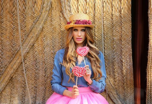 Vanesa Romero con un sombrero nupcial de la colección primavera/verano 2016 de Namdalay