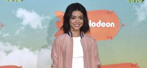 Sarah Hyland en los Nickelodeon Kids' Choice Awards 2016 con un look de Tommy Hilfiger