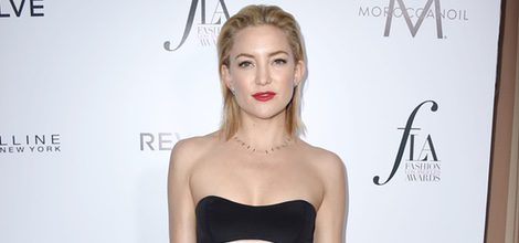 Kate Hudson en la entrega de los Fashion Awards con un conjunto dos piezas de August Getty