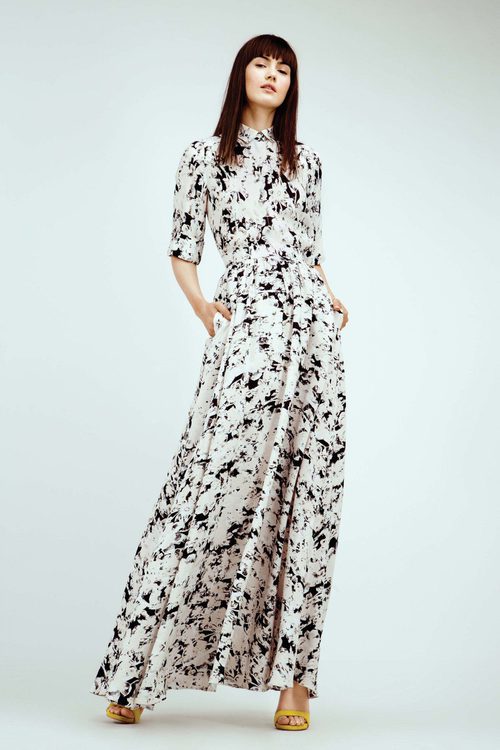 Vestido print floral azul pastel y cuello inglés colección Primavera/ Verano 2016 de Dolores Promesas