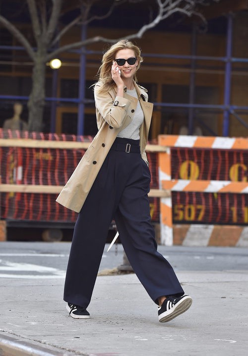 karlie Kloss paseando por las calles de Nueva York en marzo de 2016