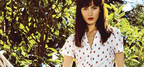 Vestido blanco estampado strawberry abotonado colección Primavera/ Verano 2016 de Dolores Promesas