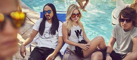 Steve Aoki y los invitados en la fiesta inaugural de Hawkers Co y Pull&Bear en Los Ángeles