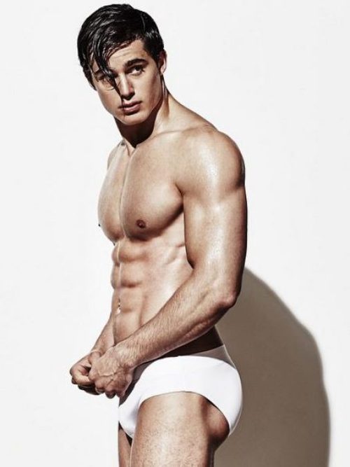 Pietro Boselli posando en ropa interior foto en blanco y negro 