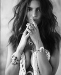 Emily Ratajkowski en la nueva campaña del diseñador Jacquie Aiche