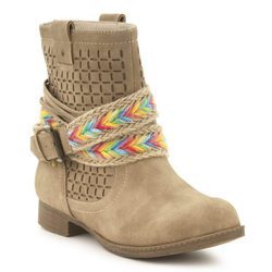 Bota en cuero atercipelado con complemento en cabuya de colores de la colección primavera/verano 2016 de Merkal