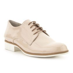Zapatos charolados rosa palo de la colección primavera/verano 2016 de Merkal