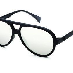 Gafas tipo piloto de marco negro y lente claro de la colección primavera/verano 2016 de Italia Independent