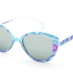 Gafas tipo cateyes de marco blanco con estampado y lente gris de la colección primavera/verano 2016 de italia Independent