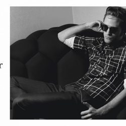 Robert Pattinson posa para Dior en su nueva colección de gafas de sol 