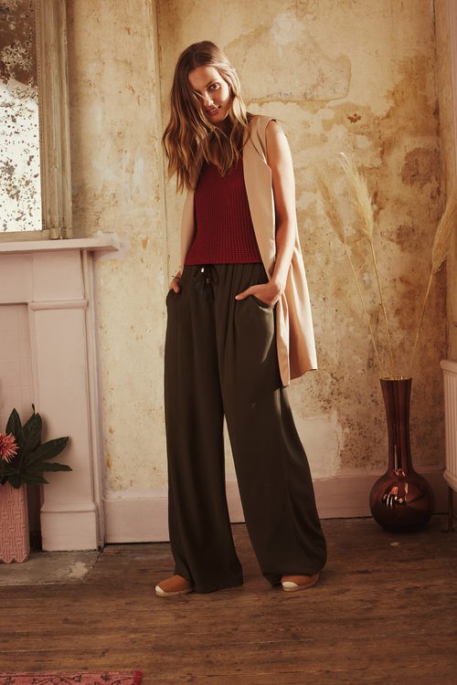 Pantalón largo de pata de elefante con top burdeos de la campaña Road to Morocco Primavera/Verano 2016 de Primark