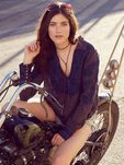 Shorts vaqueros y camisa azul de la colección denim Free People Primavera/Verano 2016