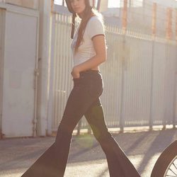 Pantalón vaquero pata de elefante y top de la colección denim Free People Primavera/Verano 2016