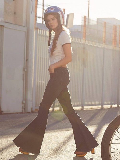 Pantalón vaquero pata de elefante y top de la colección denim Free People Primavera/Verano 2016