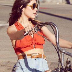Pantalón denim y crop top en tono tierra de la colección denim Free People Primavera/Verano 2016
