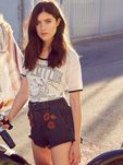 Shorts vaqueros con detalle floral de la colección denim Free People Primavera/Verano 2016