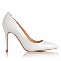 Tacón blanco en punta charolado de la colección primavera 2016 de L.K Bennet London