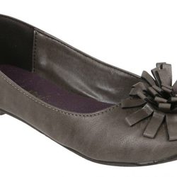 Manoletinas con flor de la colección O/I 2011-2012 de Vulky