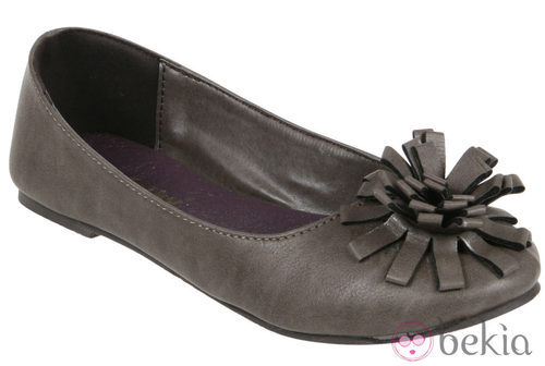 Manoletinas con flor de la colección O/I 2011-2012 de Vulky