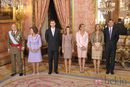 Looks Día de la Hispanidad: La Familia Real al completo en el Palacio Real