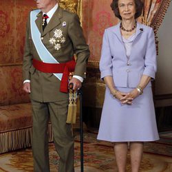 Looks Día de la Hispanidad: Los Reyes Juan Carlos y Sofía en el Palacio Real 