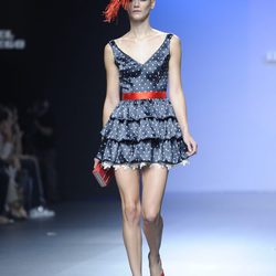 Minivestido de lunares con tocado