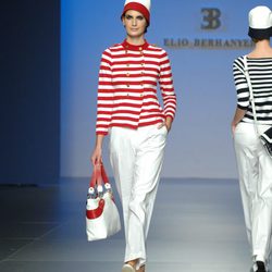 Look marinero en blanco y rojo