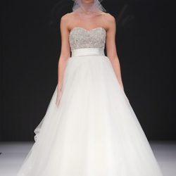 Vestido de novia de escote corazón y falda de tul