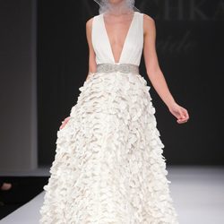 Vestido de novia con escote a la cintura