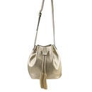 Mochila dorada de la colección primavera/verano 2016 de Merkal 