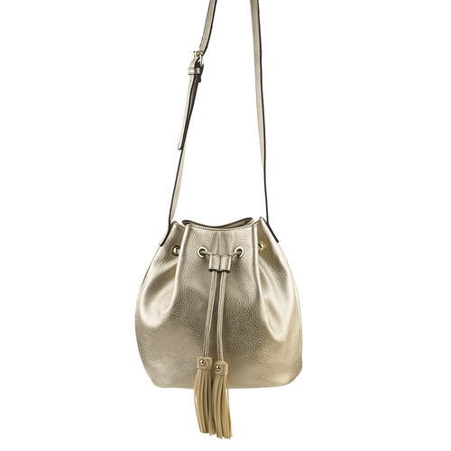 Mochila dorada de la colección primavera/verano 2016 de Merkal 