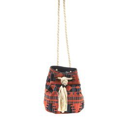 Bolsa tejida de la colección primavera/verano 2016 de merkal 