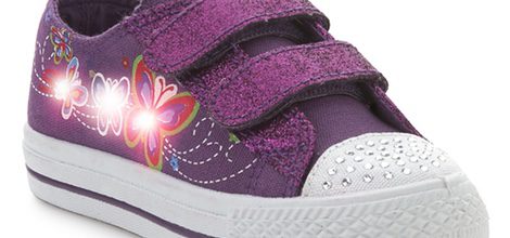 Sneakers morados con luces de la colección primavera/verano niño 2016 de Merkal