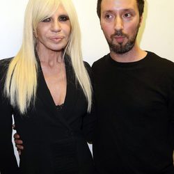 Anthony Vacarello y Dontalla Versace