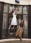 Vestido blanco de encajes y vestido verde estampado de la colección primavera/verano 2016 de & Other Stories