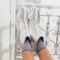 Botines plateados de la colección primavera/verano 2016 de & Other Stories