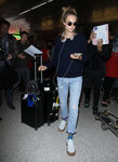 Cara Delevingne con look sport en LAX Airport en Los Angeles