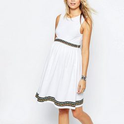 Vestido blanco folk de Asos de la colección maternidad primavera/verano 2016