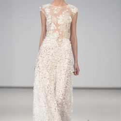 Vestido de tul y flores de Hannibal Laguna en la Pasarela Costura España 2016